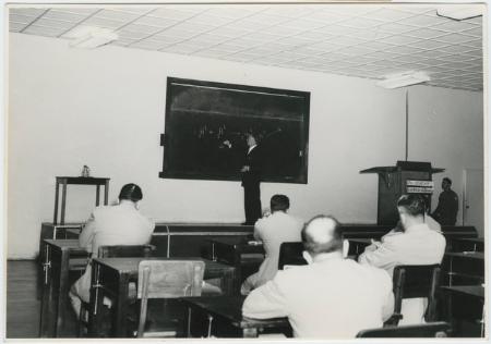 Dando clase en Venezuela, ya cerca del final de su vida.