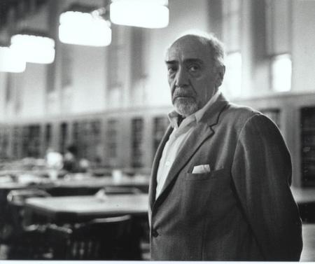 Ramón J. Sender fotografiado por Carles Fontserè en Los Ángeles en 1968.